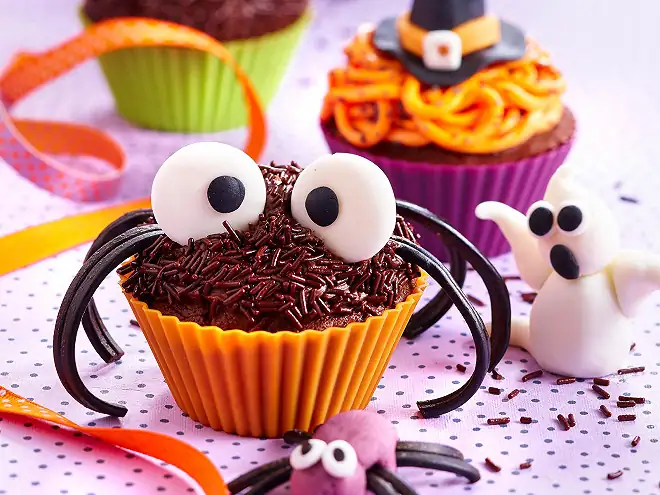 Magdalenas de chocolate para Halloween: suaves y decoradas en 30 minutos