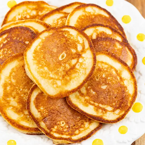 Yeast pancakes with skyr