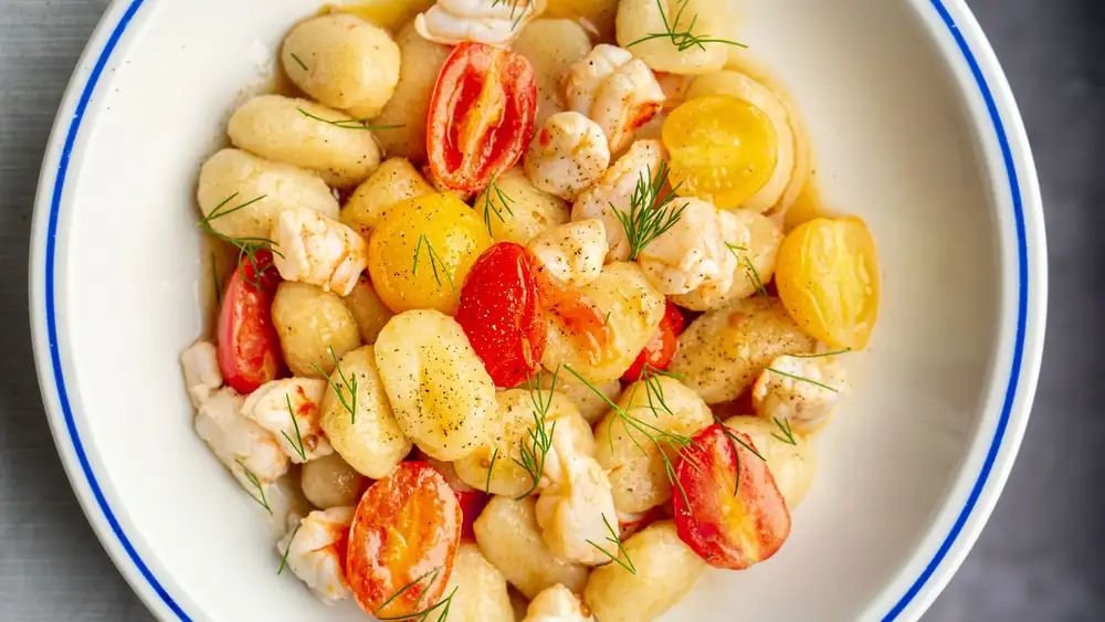 You've never eaten gnocchi like this before: with shrimp and spicy Madame Jeanette butter