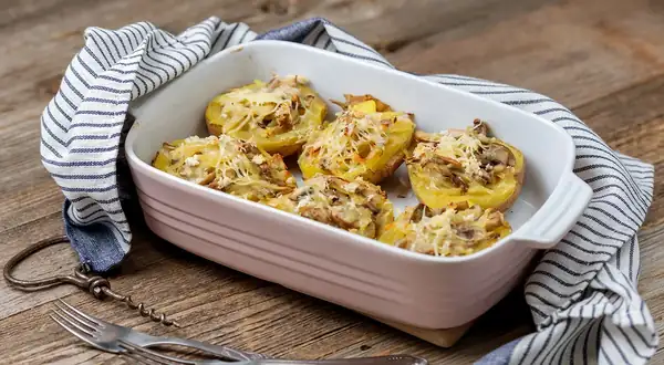 Potatoes stuffed with mushrooms and cheese, a step-by-step recipe with photos from Olesya Puryaeva, 578 kcal