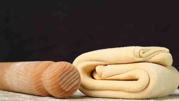 Con dos rollos de hojaldre para el fin de semana, se espera un gran tentempié: se preparan abanicos de hojaldre para todos