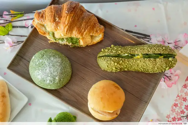 Kamome Bakery abre sus puertas en Bukit Timah con nuevos croissants de mochi Sakura y pasteles de matcha por tiempo limitado.