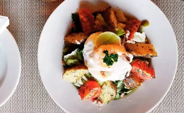 Salad Niçoise with Potatoes