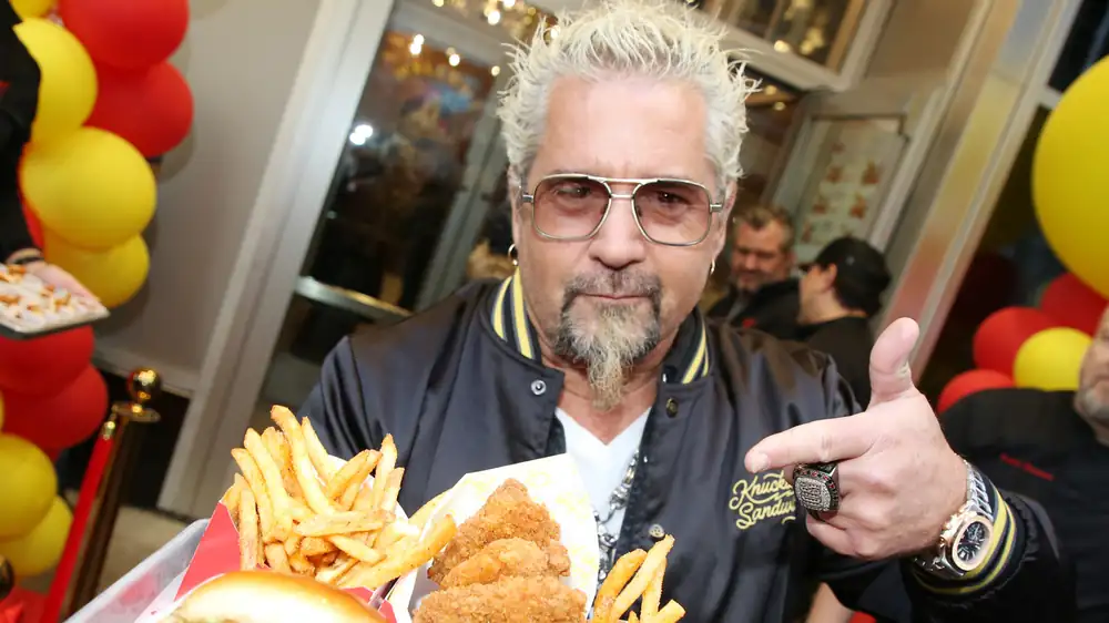 Según se informa, Guy Fieri no cederá en su regla sobre restaurantes en el programa Diners, Drive-Ins and Dives