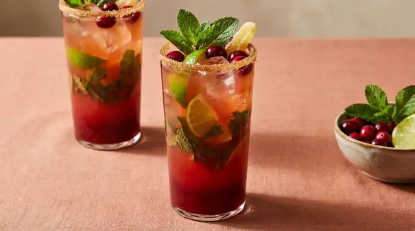 Mojito otoñal de naranja sanguina y arándanos con jengibre