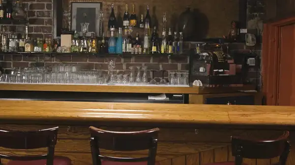 La historia del bar se remonta a la Antigua Grecia