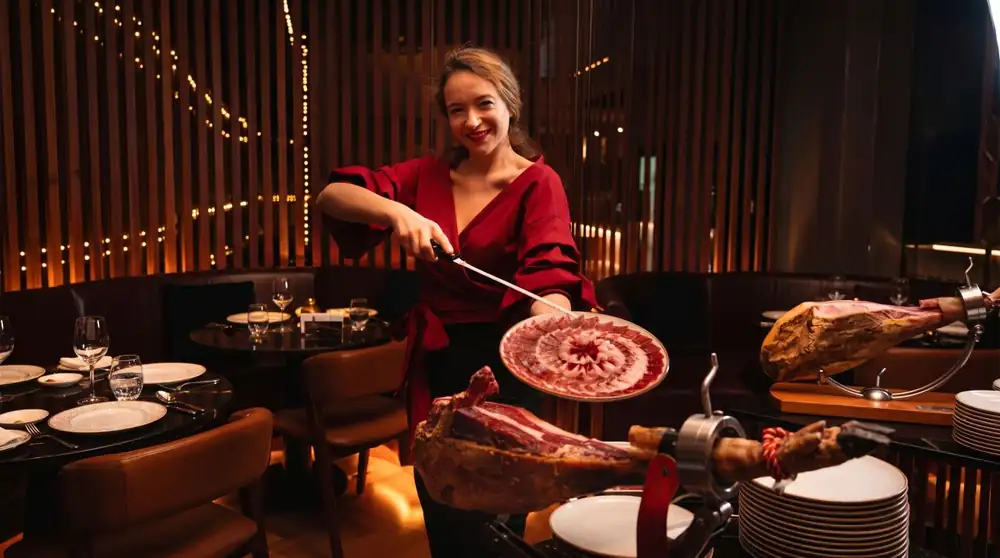 Pobre Juan Brasília organiza una cena con Jamón Joselito Vintage, vinos Tempos Vega Sicilia y la presencia de un maestro jamonero español