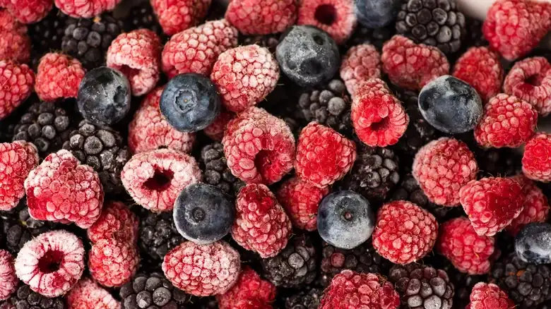 The Differences To Note For Thawing Frozen Berries Vs. Citrus