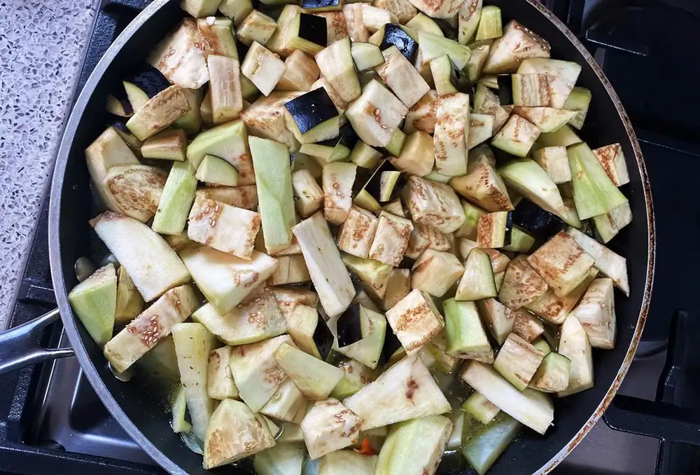 Curry vegano de berenjena y patata (Baigan and Aloo)