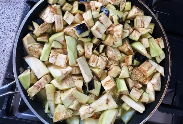 Vegan Curry Eggplant and Potato (Baigan and Aloo)