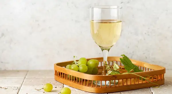 Vino blanco semidulce casero