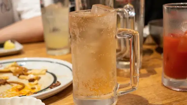 Puede que el refresco de jengibre que pidas en los restaurantes no sea el auténtico