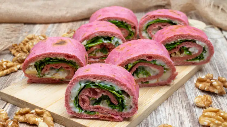 Last-minute appetizer? The trick to making perfectly cut pink gorgonzola and walnut rolls in just 15 minutes!