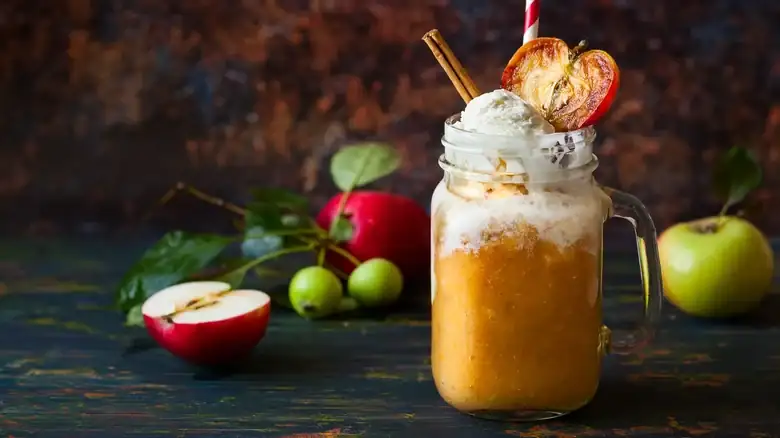 Olvídate de la cerveza de raíz y dale a tus helados flotantes un toque otoñal sin complicaciones