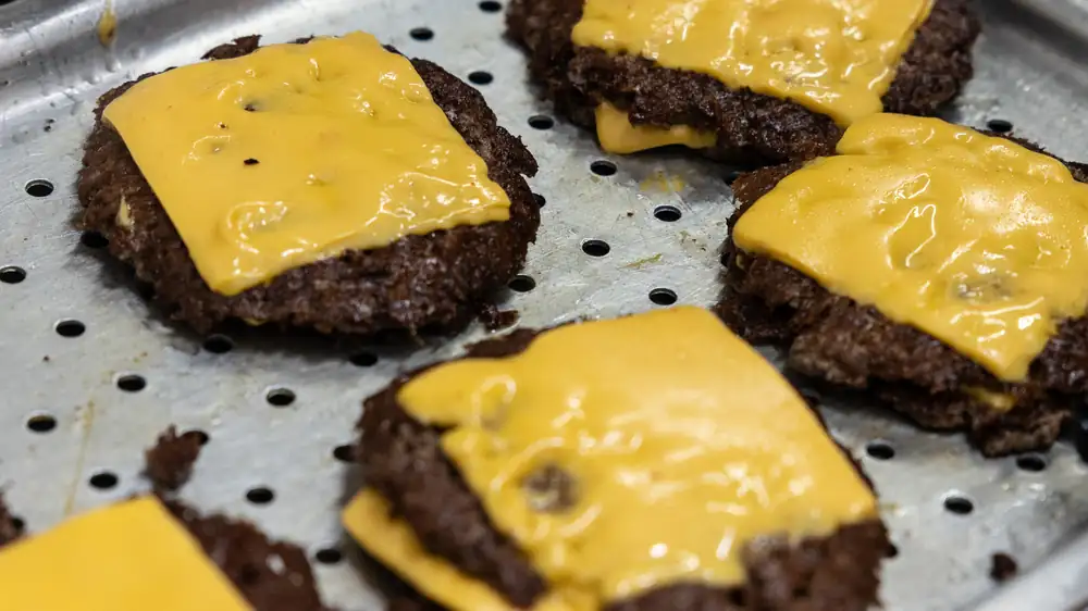 McDonald's vs Burger King: La cadena de comida rápida con una hamburguesa clásica más saludable