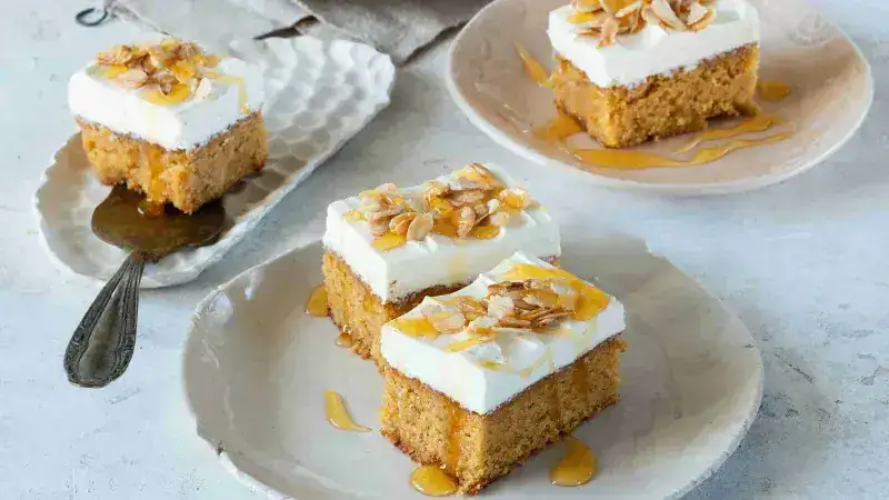 Almond-orange cake with mascarpone