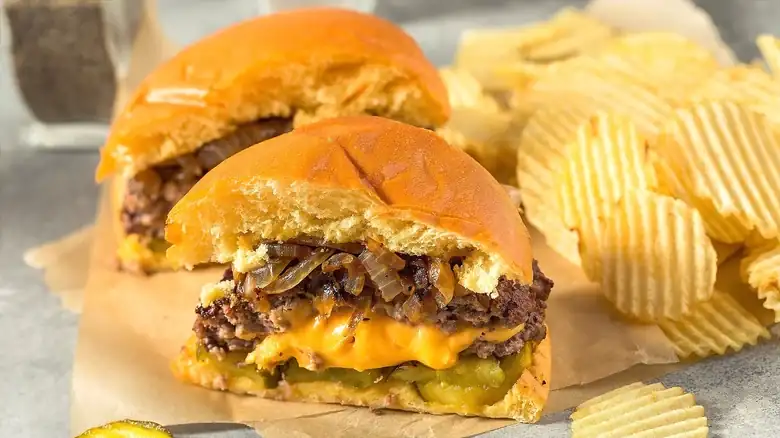 Can You Make The Infamous Juicy Lucy Burger In The Air Fryer?