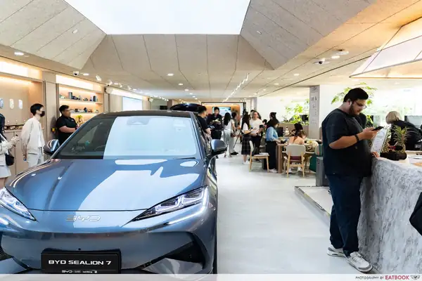 BYD BY 1826: Nueva cafetería que admite mascotas en IMM con costillas de cerdo Biscoff Kopi y tostadora propia