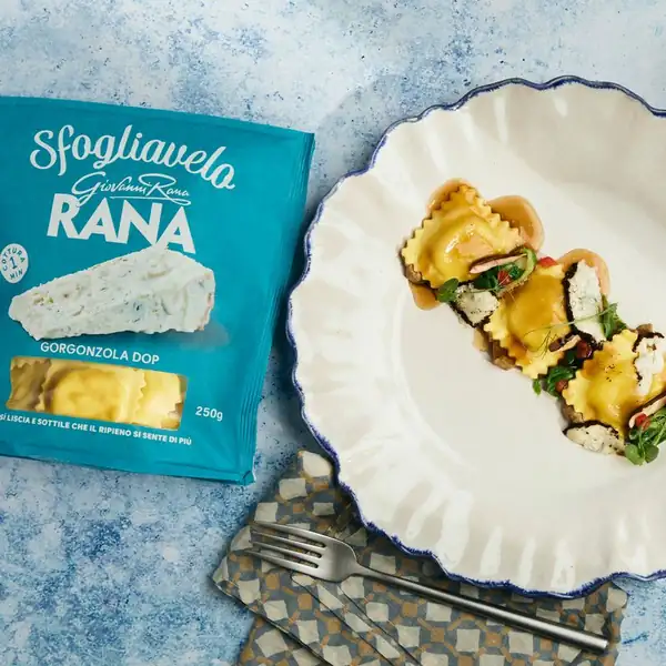 Puff pastry with Gorgonzola DOP, mushrooms in three textures, and Gorgonzola truffle with coffee by Rita Monforte
