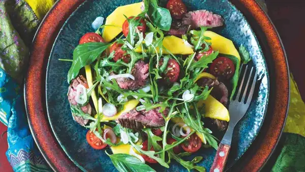 Steak with tomato and mango salad