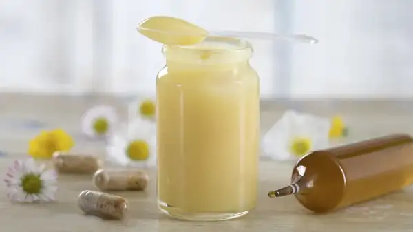 ¿Qué es la jalea real y por qué es tan cara?