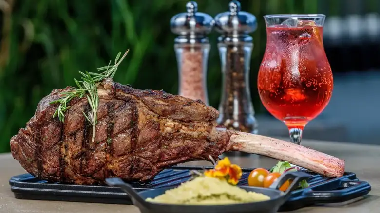 Up Your Sommelier Status By Pairing A Delicate Wine With Your Steak