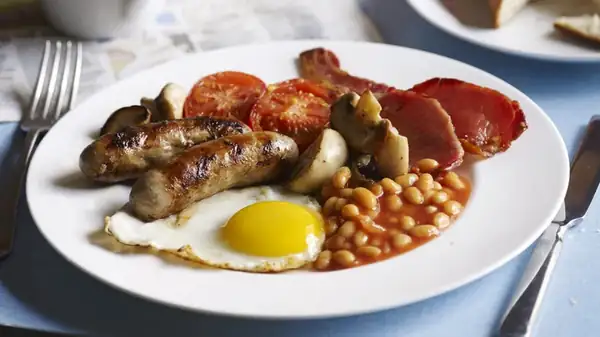 What Makes Up A Full English Breakfast, Explained