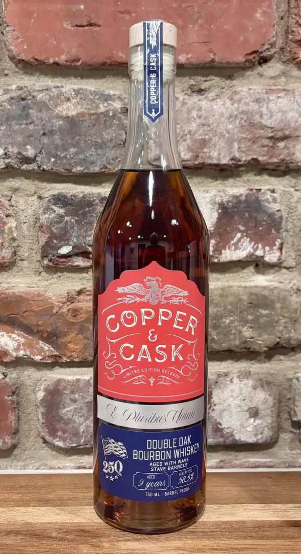 Reseña del Copper & Cask Wave That Flag Double Oak Bourbon (lote de mayo de 2026)