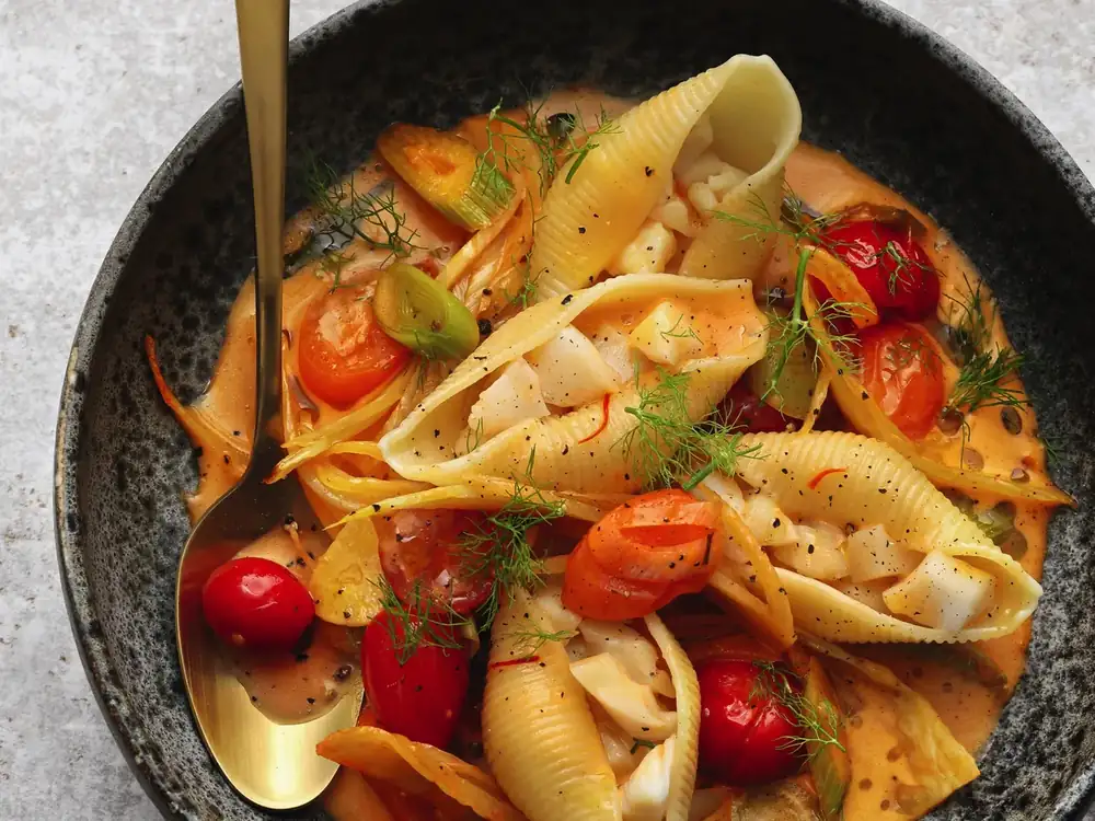 Shell pasta with scallops