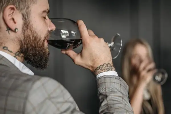 Por qué Sídney necesita educación sobre vinos en el nivel más básico