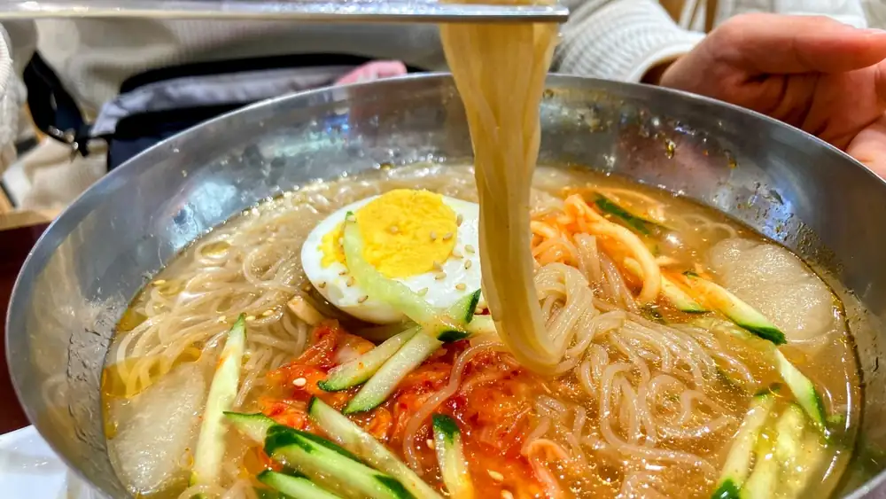 Why are Korean chopsticks made of metal and what is their etiquette?