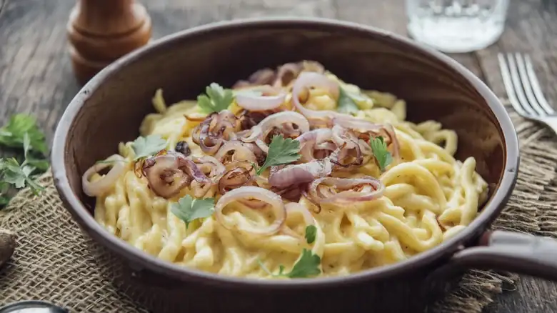 Qué distingue al käsespätzle del spätzle