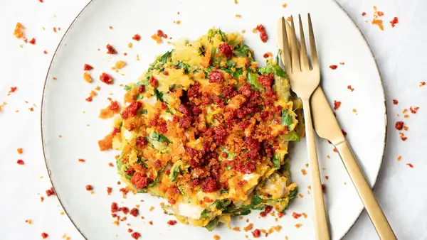 Endive mash with sweet potato and crispy chorizo ​​crumbs