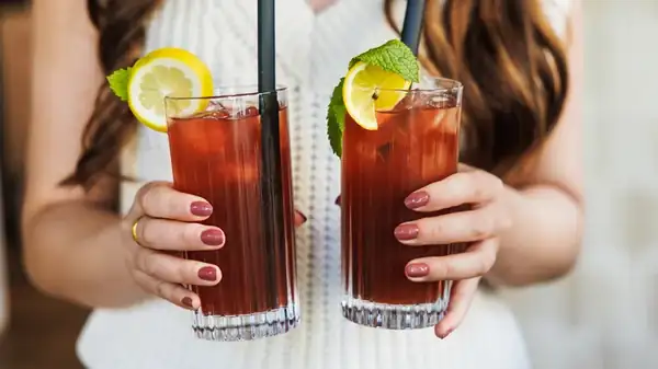 Elevate The Aesthetic Of Your Iced Tea Drinks With One Simple Addition