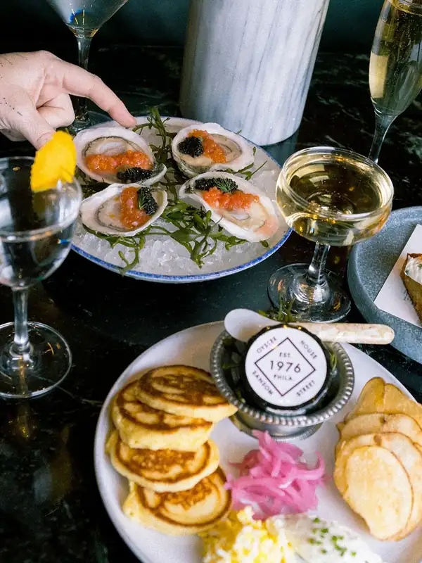 Oyster House de Filadelfia conserva su encanto como bar de mariscos