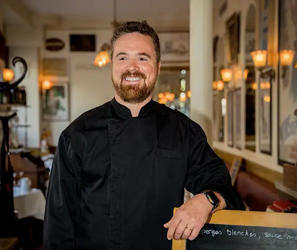 Un chef a la parrilla – Fabien Bourdet en el bistró “Chez Fred” de París