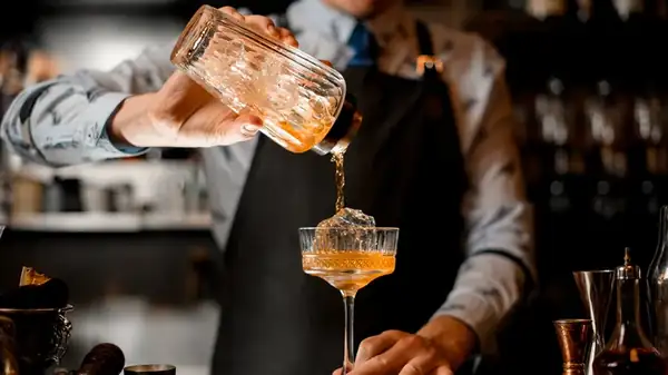 The Expertise Difference Between Mixologists And Bartenders