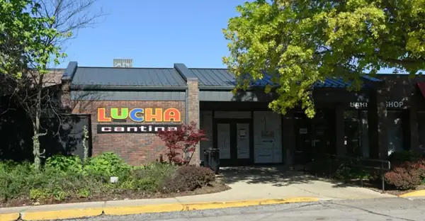 Esta charcutería de Rockford, Illinois, sirve su pastrami tan alto que los clientes habituales comparten un sándwich