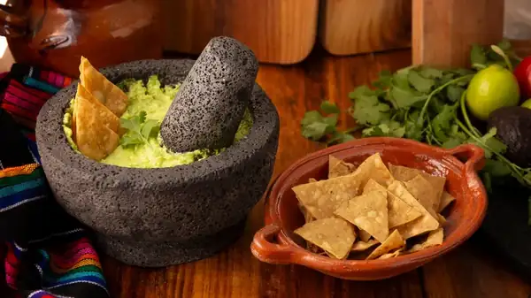 Por qué no debes usar jabón para lavar tu molcajete