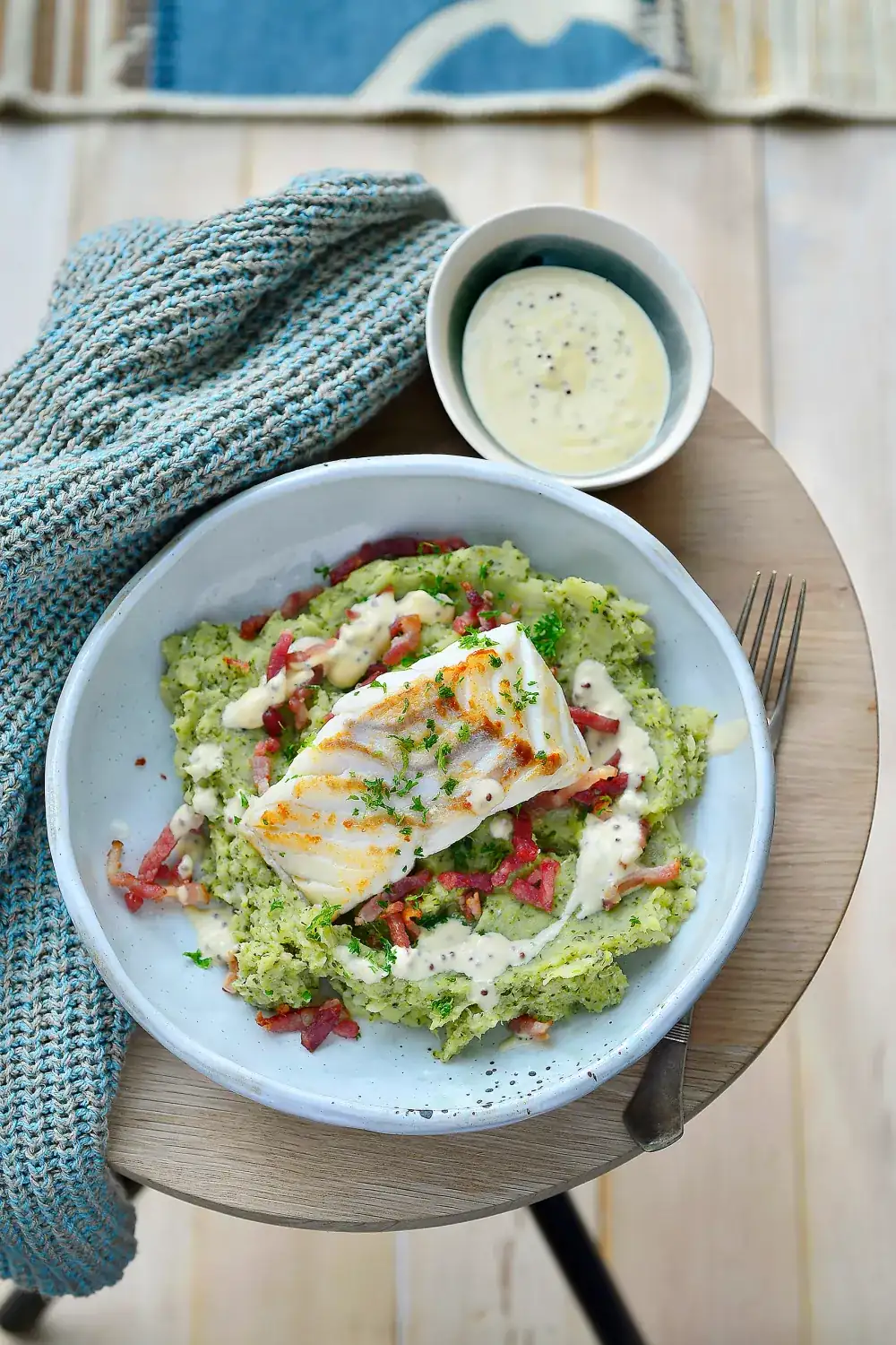 Broccoli puree with cod and bacon bits