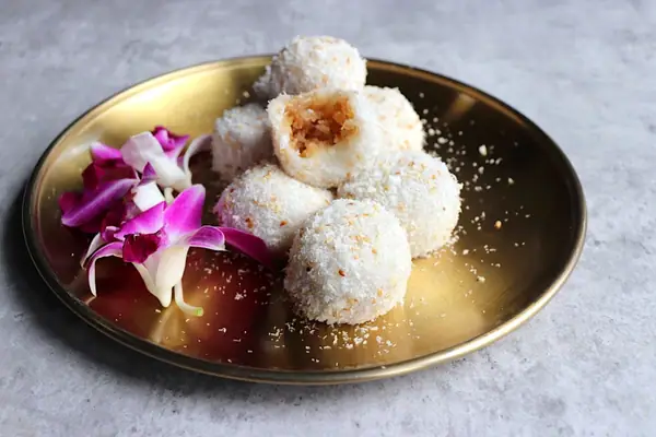 Albóndigas tailandesas de coco (Kanom Tom)