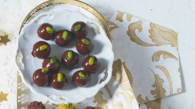 Mozart balls with pistachios