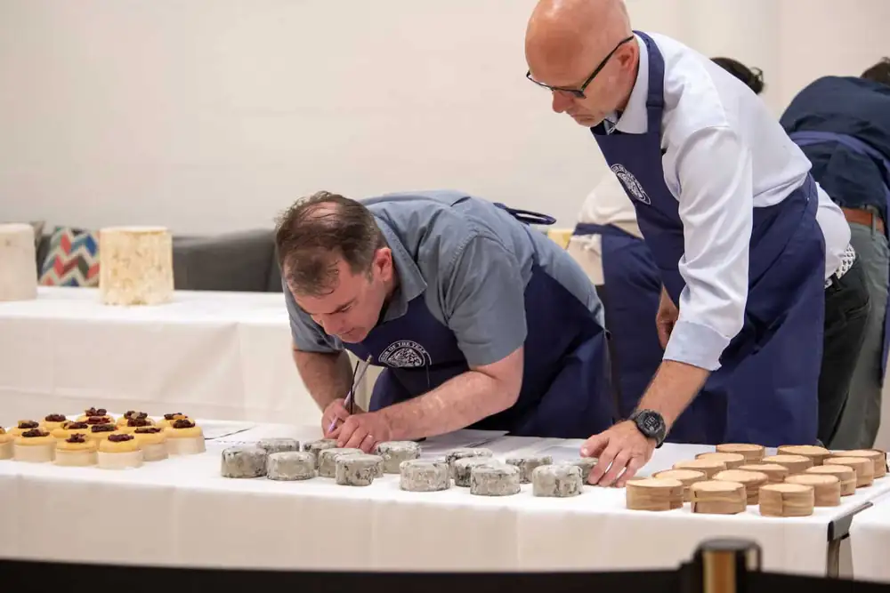La Academia del Queso celebra en Londres la quinta edición del concurso Afinador del Año