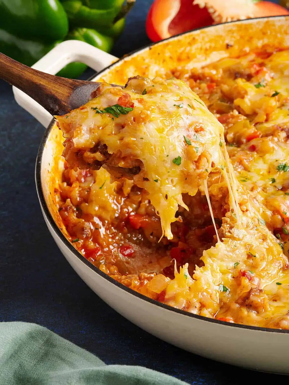 Todo el sabor de los pimientos rellenos, sin complicaciones 🫑