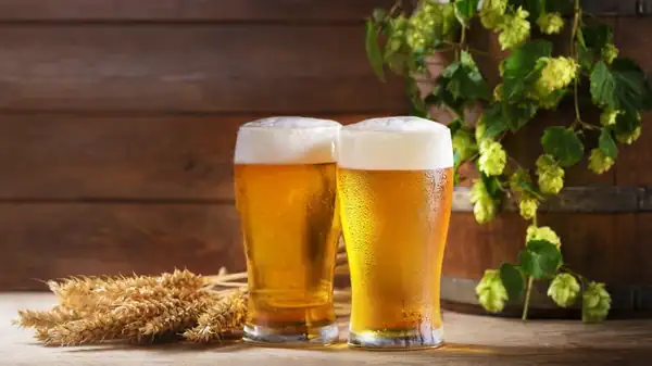 Pale ale and IPA, two craft beer styles with common roots