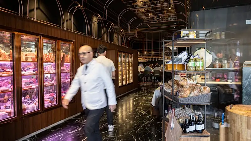 Una de las tiendas más elegantes de Melbourne resulta ser también un restaurante de carnes excepcional
