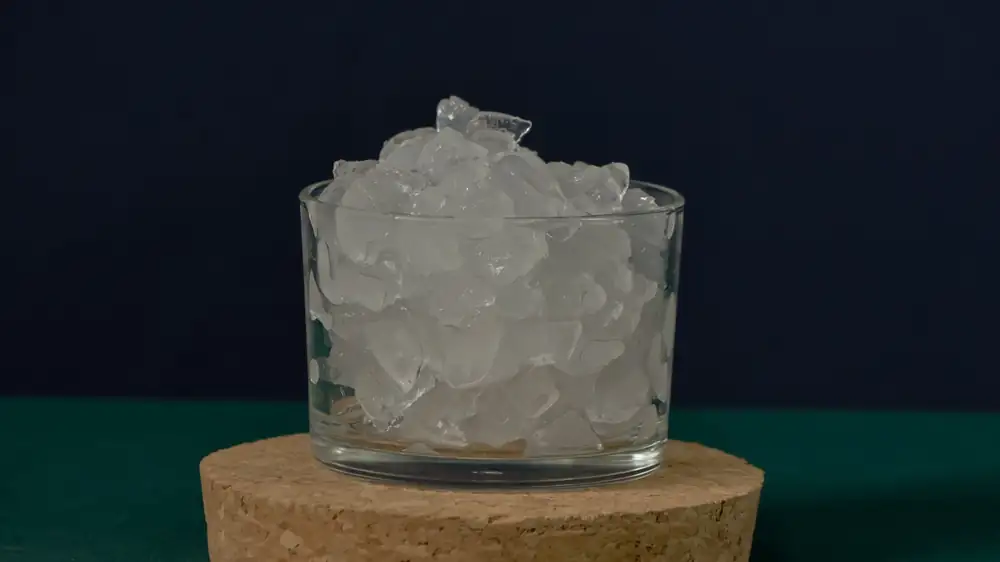 El hielo en pepitas no conviene a los cócteles clásicos, pero sí a las bebidas mezcladas