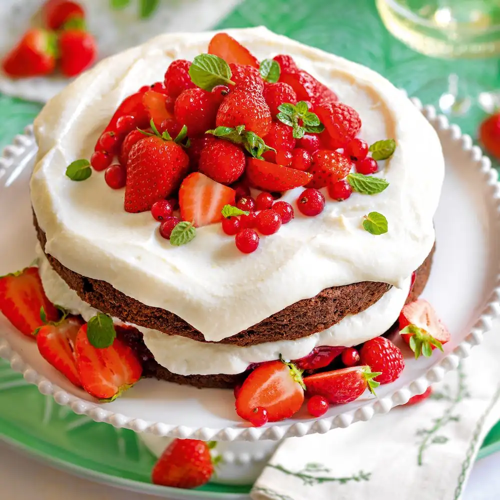 Chocolate cake with ricotta cream and red berries