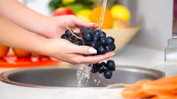 We've Been Washing Grapes Wrong This Whole Time (They Need More Than A Rinse)