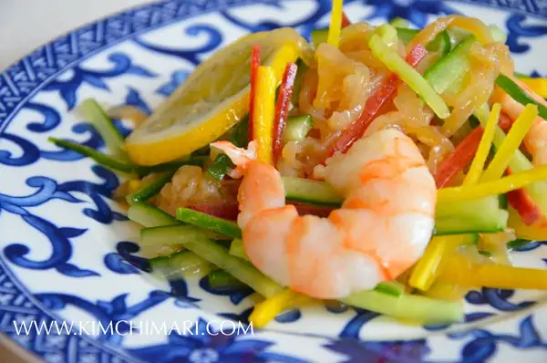 Ensalada fría de medusas (Haepari Naengchae 해파리 냉채) con estrella
